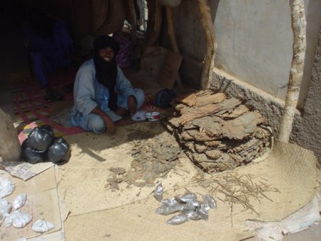 file:///home/sharon/AFRICA/Images/Tobacco_Vendor.jpg